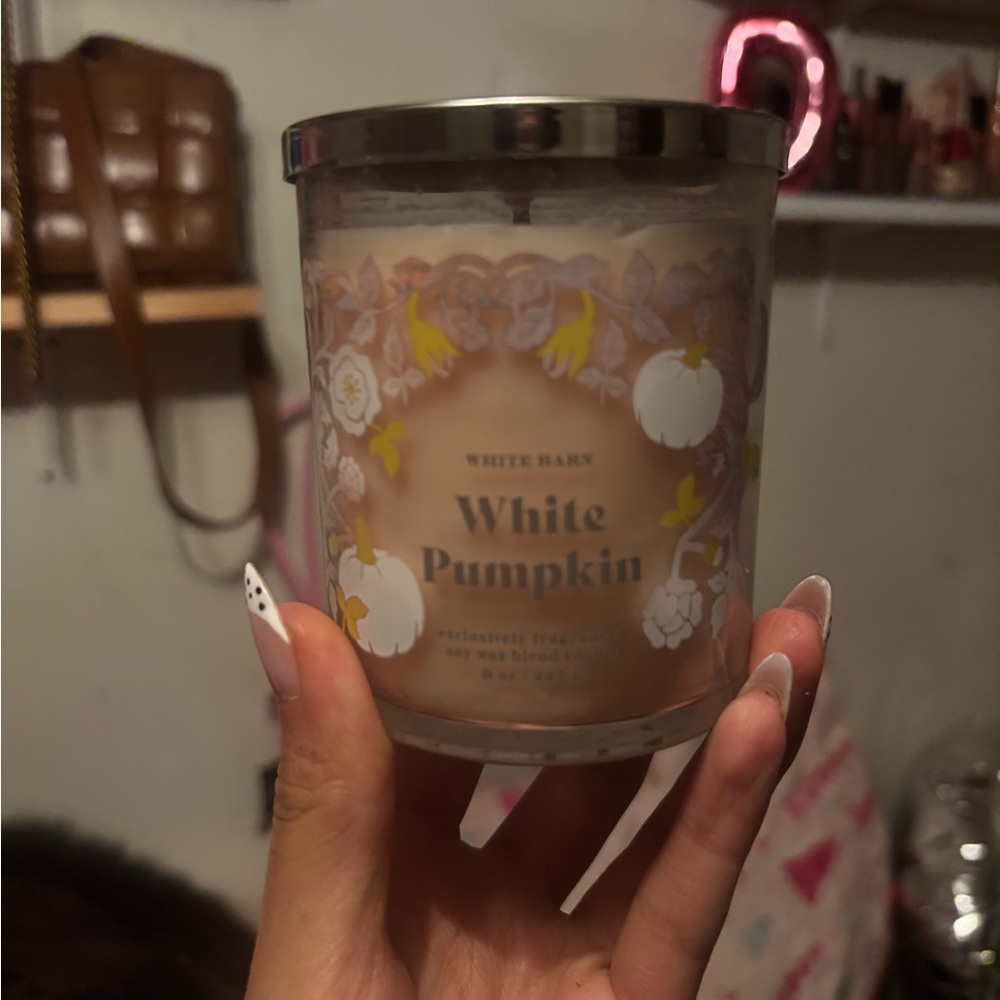 White Barn White Pumpkin Candle with Silver Lid